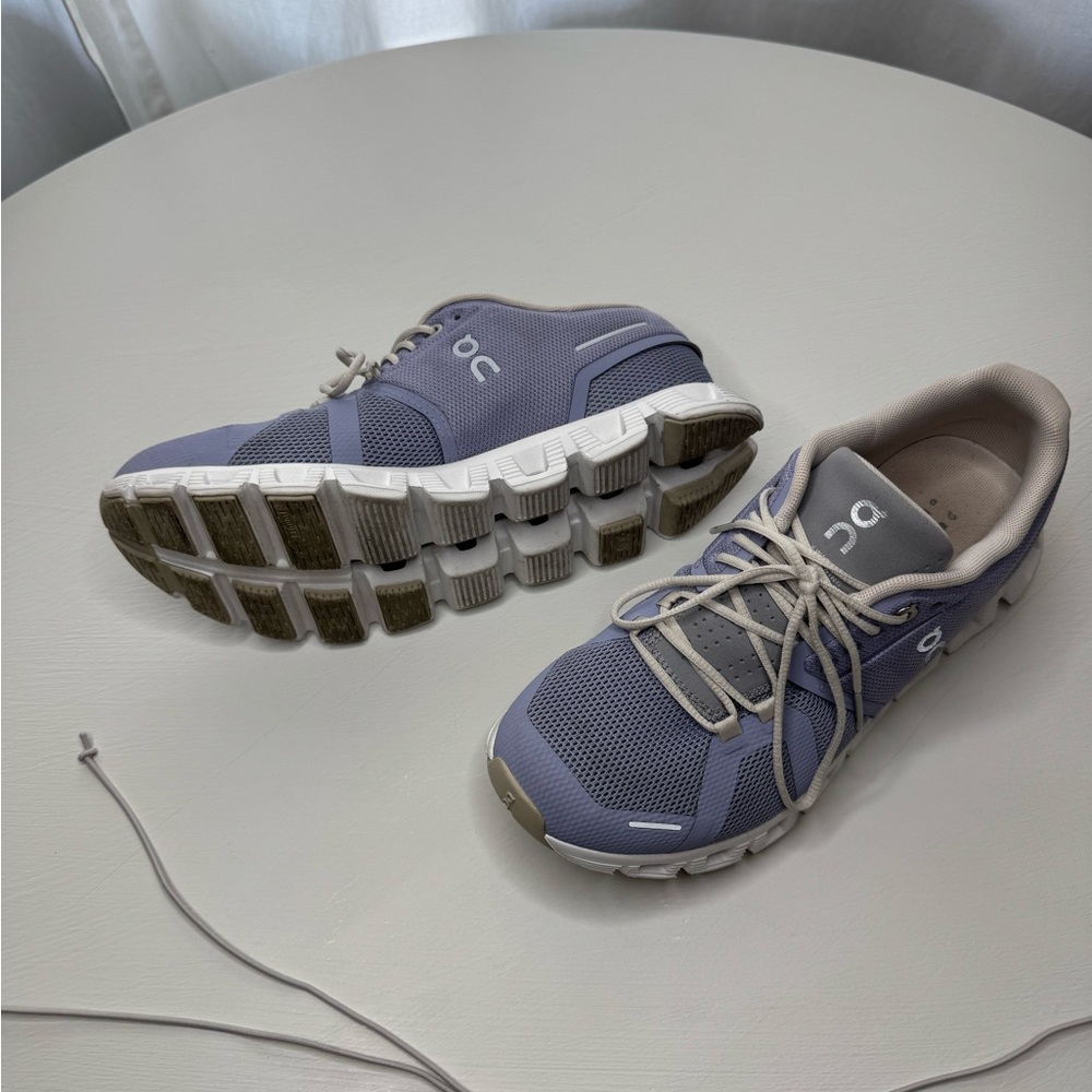 On Cloud Women's Athletic Shoes in Purple and White - Picture 4 of 7